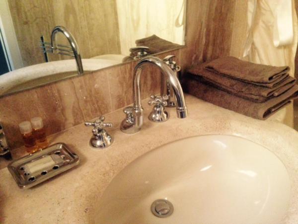 B&B St. Remy : photo 10 de la chambre chambre double avec salle de bains privative séparée