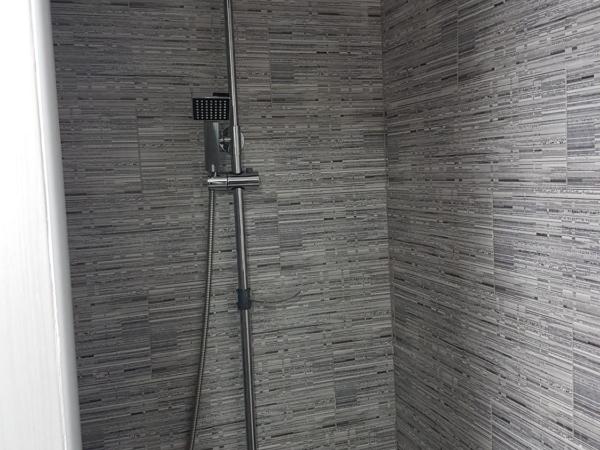 Guesthouse Central : photo 3 de la chambre chambre simple avec salle de bains commune