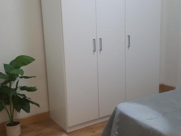 Pension Yna Holiday : photo 6 de la chambre chambre double avec salle de bains commune