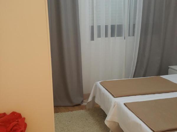 Pension Yna Holiday : photo 2 de la chambre chambre lits jumeaux avec salle de bains commune