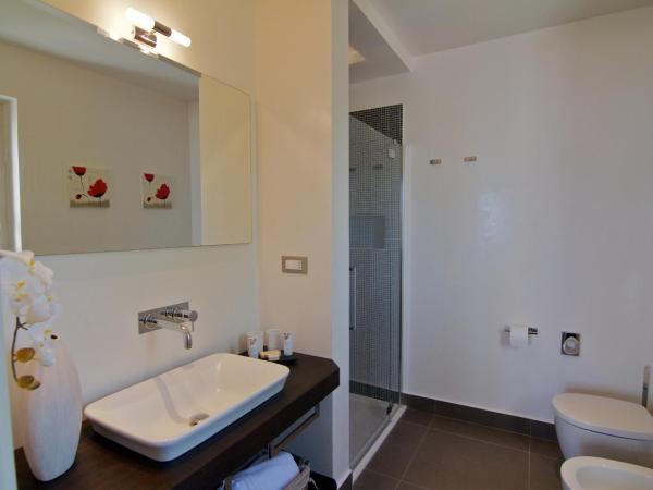 Tenuta Del Poggio Antico : photo 9 de la chambre chambre double deluxe avec balcon - vue sur mer