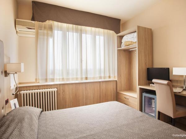 Hotel La Pace : photo 6 de la chambre chambre double