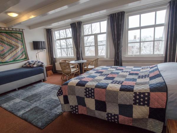 Hotel Adolesce : photo 6 de la chambre chambre double ou lits jumeaux avec salle de bains privative