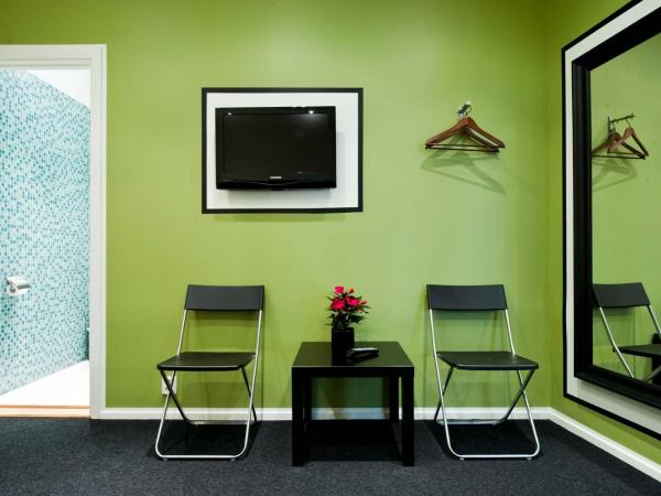 Stockholm Hostel : photo 5 de la chambre chambre quadruple avec salle de bains privative - sans fenêtre