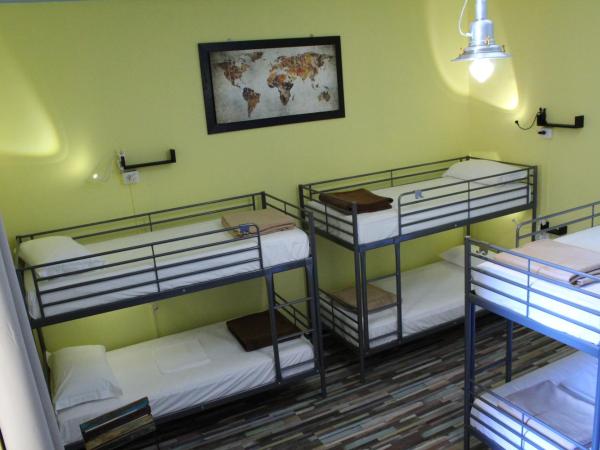 Home Genoa Hostel : photo 2 de la chambre lit dans dortoir mixte de 7 lits 