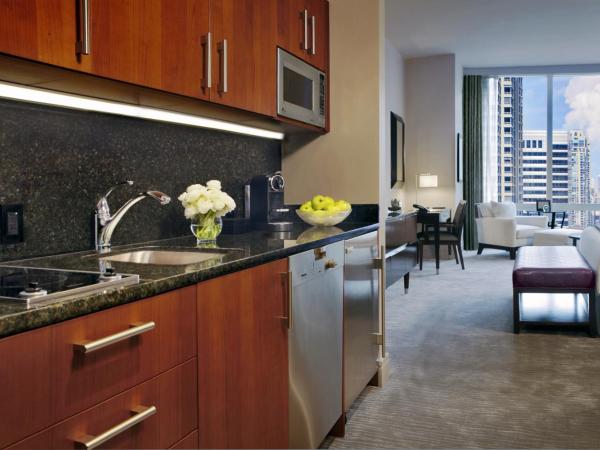 Trump International Hotel & Tower Chicago : photo 2 de la chambre chambre lit king-size deluxe - vue sur ville