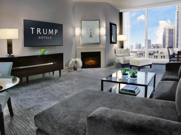Trump International Hotel & Tower Chicago : photo 2 de la chambre suite de luxe avec lit king-size - vue sur ville