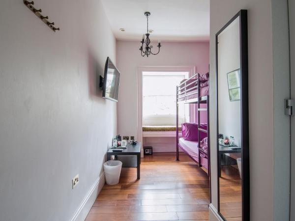 Safestay York Micklegate : photo 2 de la chambre chambre lits jumeaux avec salle de bains privative