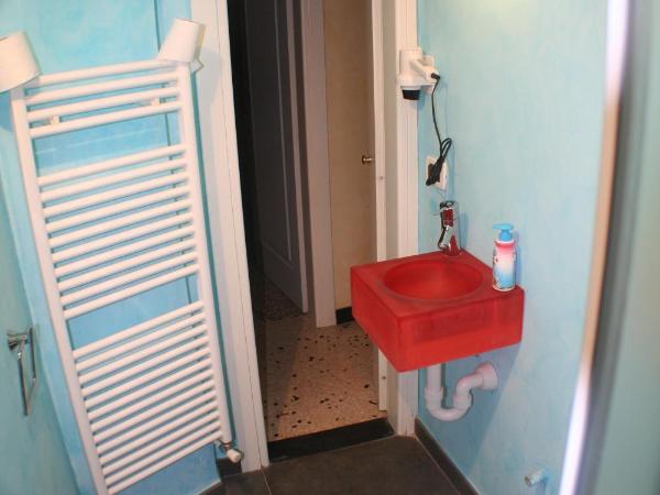Due Papi : photo 5 de la chambre chambre familiale avec salle de bains privative séparée