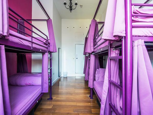 Safestay York Micklegate : photo 6 de la chambre lit dans dortoir mixte de 10 lits avec salle de bains privative