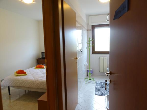 Home Sweet Home : photo 10 de la chambre chambre double avec salle de bains privative