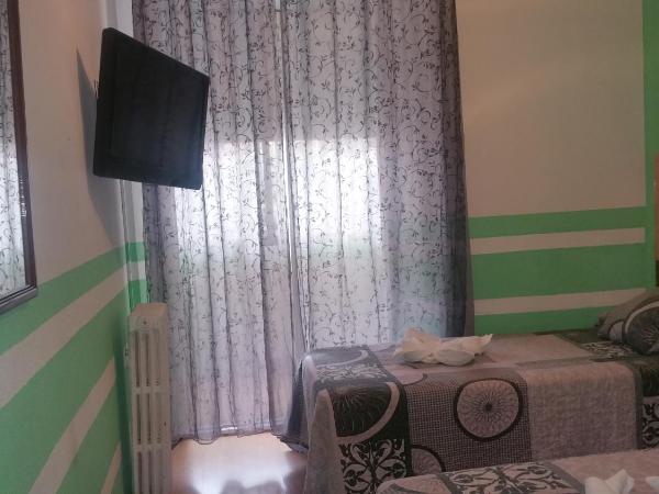 Hostal Lima : photo 2 de la chambre chambre triple