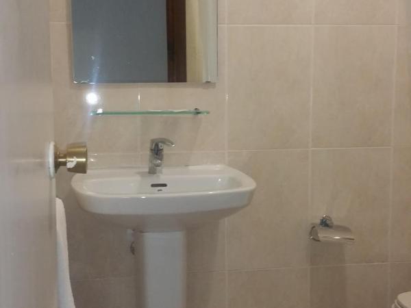 Hostal Lima : photo 6 de la chambre chambre triple