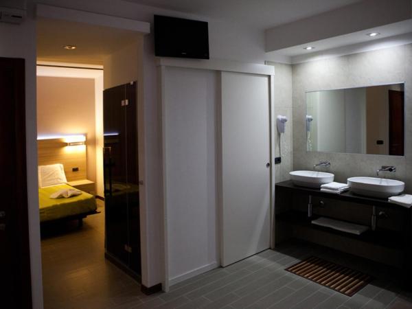 Hotel Santa Lucia : photo 5 de la chambre suite lit queen-size (2 adultes + 2 enfants) 