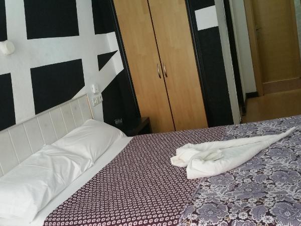 Hostal Lima : photo 4 de la chambre chambre double avec balcon