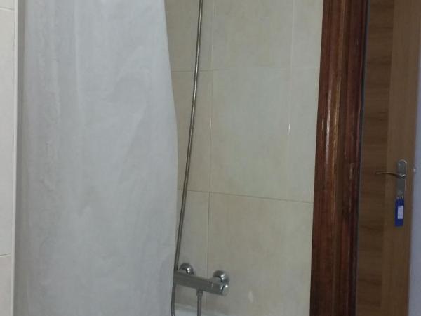 Hostal Lima : photo 8 de la chambre chambre double avec balcon