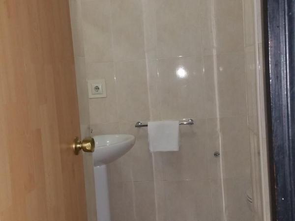 Hostal Lima : photo 6 de la chambre chambre double avec balcon