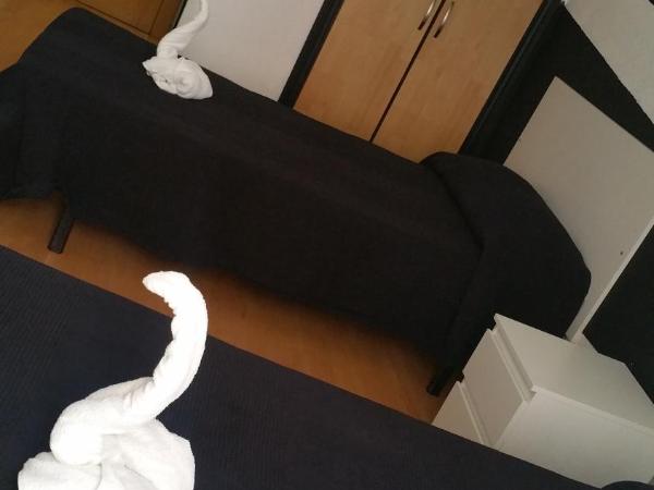 Hostal Lima : photo 3 de la chambre chambre lits jumeaux avec balcon