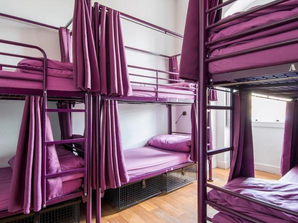 Safestay York Micklegate : photo 3 de la chambre lit dans dortoir mixte de 6 lits avec salle de bains privative