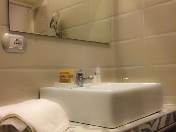 B&B Central Station Suite : photo 1 de la chambre chambre quadruple avec balcon