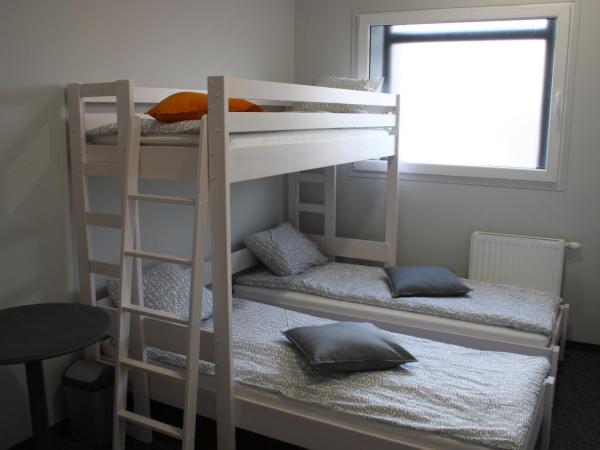 Hostel Sopot Centrum : photo 4 de la chambre chambre double avec lit d'appoint