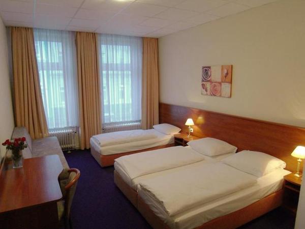 Hotel Residence am Hauptbahnhof : photo 2 de la chambre chambre triple