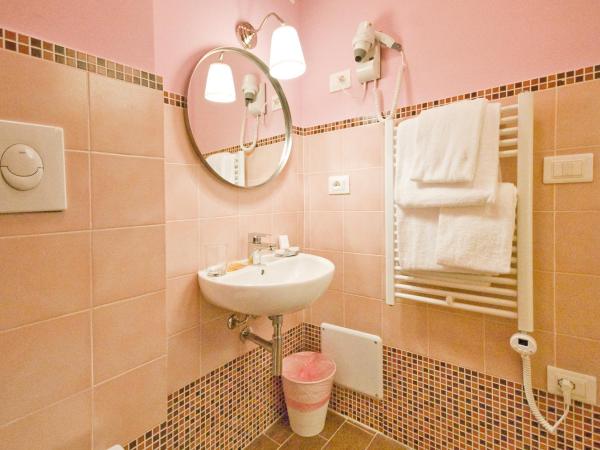 Hotel Pisa Tower : photo 8 de la chambre chambre double Économique - bâtiment séparé