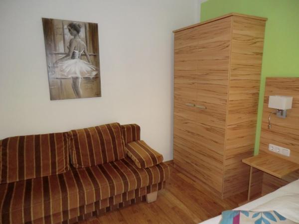 Hotel Pension Haydn : photo 7 de la chambre chambre familiale