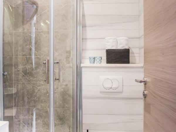 Hostel Scala : photo 10 de la chambre chambre double deluxe avec douche