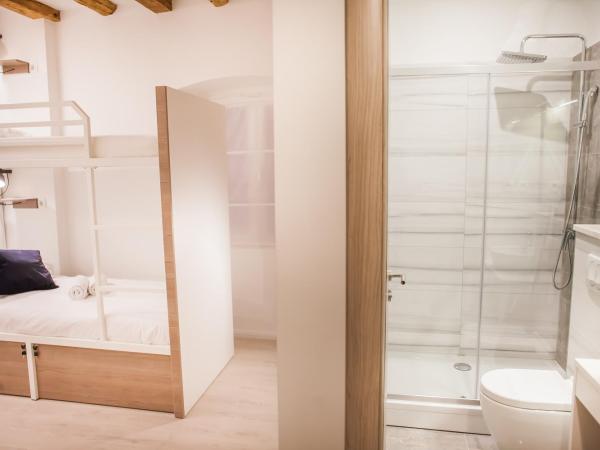 Hostel Scala : photo 1 de la chambre lit superposé dans dortoir mixte de 5 lits