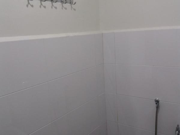 JS Guest House Air Putih : photo 1 de la chambre chambre triple avec salle de bains privative