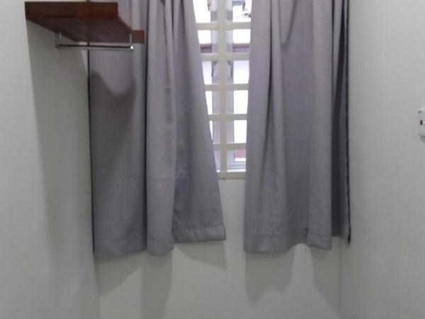 JS Guest House Air Putih : photo 2 de la chambre chambre triple avec salle de bains privative