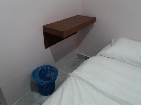 JS Guest House Air Putih : photo 7 de la chambre chambre double avec salle de bains privative