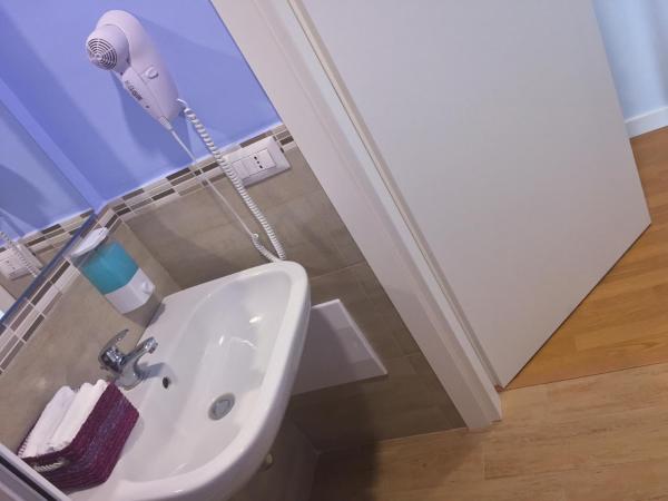 B&B Policlinico Gaspare Rodolico : photo 10 de la chambre chambre double ou lits jumeaux deluxe avec balcon