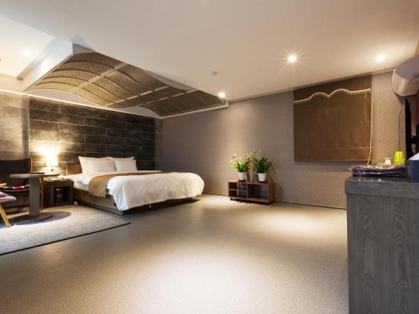 Hotel Leaders : photo 3 de la chambre suite (no parking allowed)