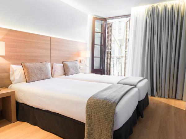 Arc La Rambla : photo 2 de la chambre chambre lits jumeaux - vue sur ramblas