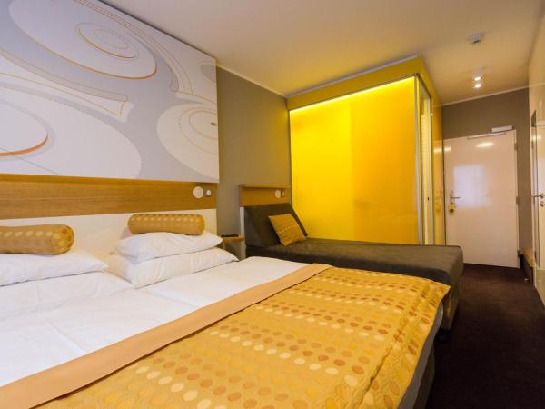 Hotel Golf Prague : photo 2 de la chambre chambre triple supérieure