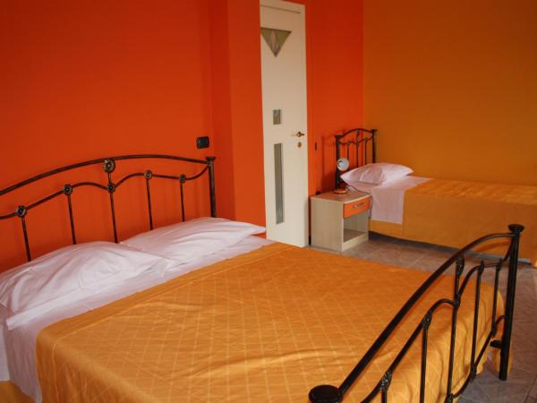 B&B Viale delle Colline : photo 2 de la chambre chambre quadruple