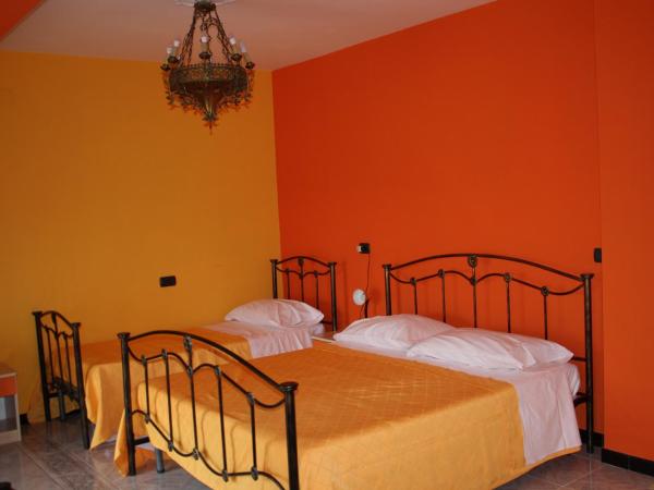 B&B Viale delle Colline : photo 1 de la chambre chambre quadruple