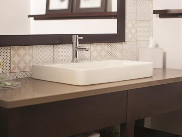 Country Inn & Suites by Radisson, Atlanta Airport South, GA : photo 3 de la chambre studio lit king-size avec canapé-lit - non-fumeurs