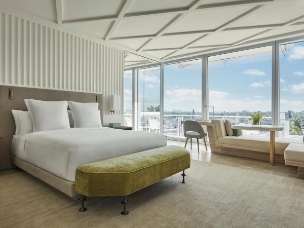 Four Seasons Hotel at The Surf Club : photo 1 de la chambre chambre lit king-size - vue sur ville
