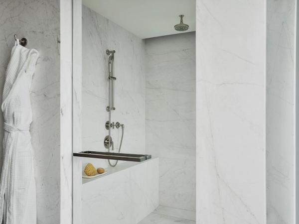 Four Seasons Hotel at The Surf Club : photo 3 de la chambre chambre lit king-size club de surf