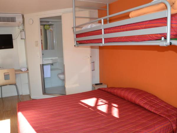 Premiere Classe Biarritz : photo 6 de la chambre chambre triple (1 lit double et 1 lit simple)
