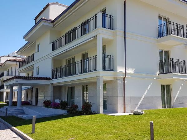 Delta Resort Apartments : photo 1 de la chambre appartement avec balcon