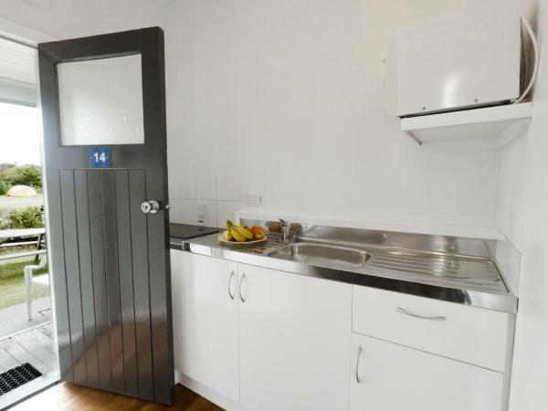 Cosy Cottage Thermal Holiday Park : photo 5 de la chambre cabine basique avec toilettes