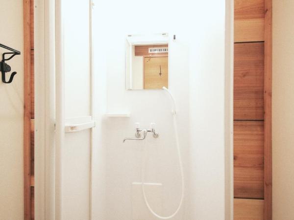 bnbplus Niigata Book Inn : photo 1 de la chambre lit superposé dans dortoir mixte