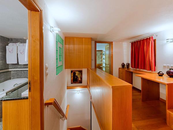 In Camera Art Boutique Hotel : photo 4 de la chambre villa médiévale (places en suspension)