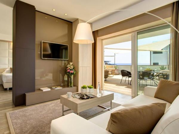 Almar Jesolo Resort & Spa : photo 2 de la chambre suite avec terrasse 