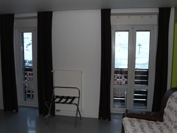 Hôtel du Puy Ferrand , Restaurant La Table de l'Ours : photo 6 de la chambre chambre triple - vue sur sancy