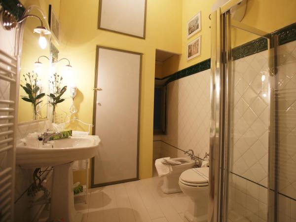 B&B Le Aquile : photo 2 de la chambre chambre double ou lits jumeaux avec salle de bains privative externe